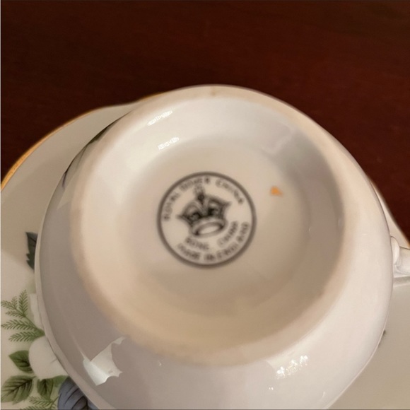 616. VINTAGE ROYAL DOVER BONE CHINA CUP & SAUCER SET - Picture 4 of 5